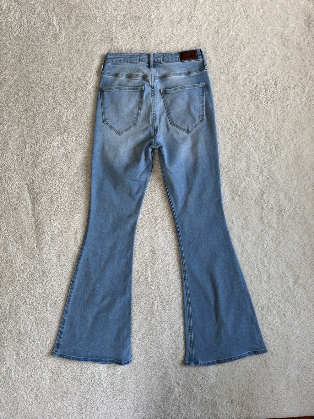 Hollister high rise flare jeans size 3 EUC